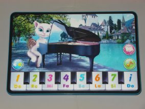 Планшет музыкальный кошка Анджела Краткое описание: кошка рассказывает сказки, проигрывает мелодии, возможность играть мелодии самому.
Размер: 20/14 см