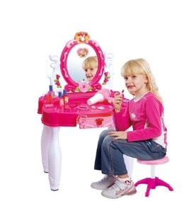 Трюмо 661-22 для принцессы Краткое описание: туалетный столик со стульчиком и различными аксессуарами в комплекте.
Размер: 66/56 см 