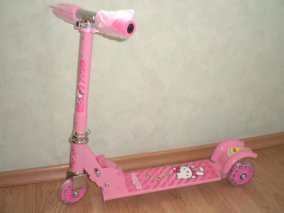 Самокат 3-х колесный Hello Kitty самокат трехколесный розовый. Размер: диаметр колес 10 см. Ручка высота 72 см максимально.
